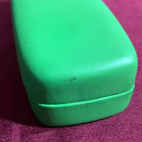 Ray-Ban Eye Glass Case Hard Shell Protective Green w/Red Interior - Picture 5 of 5